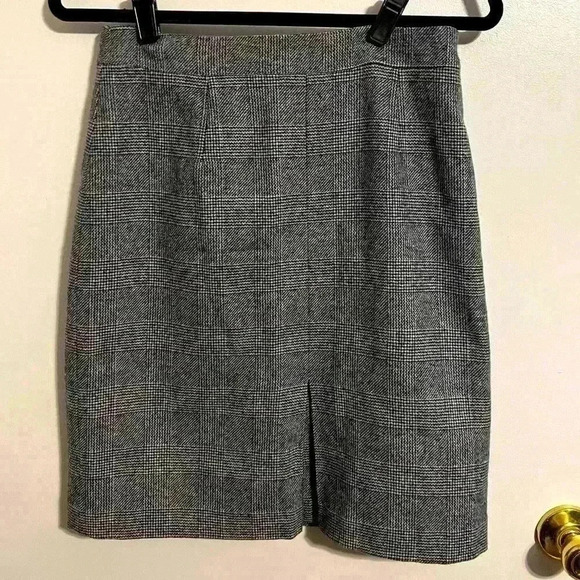 Brooks Brothers Dresses & Skirts - Brooks Brothers Skirt - Size 4